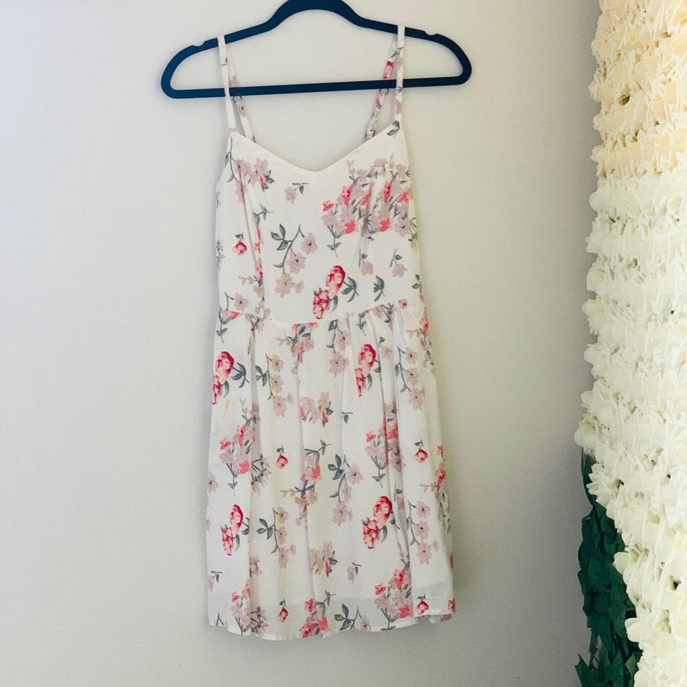 Strapped Floral dress back detail